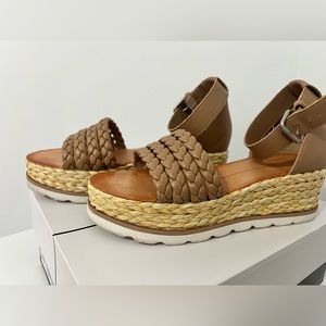 DV Dolce Vita Women’s Byndi Espadrille Wedge Sandal